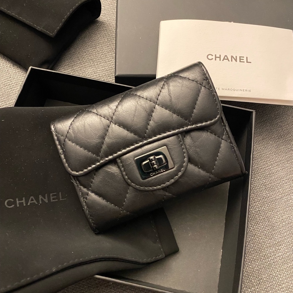 ❌SOLD❌Chanel So Black Reissue XL cardholder with back pocket crumpled calfskin